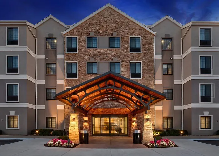 Beach hotel: Staybridge Suites Omaha 80Th And Dodge By Ihg