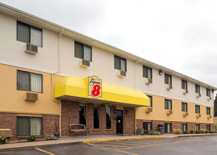 Cheap hotel: Super 8 By Wyndham Omaha Ne